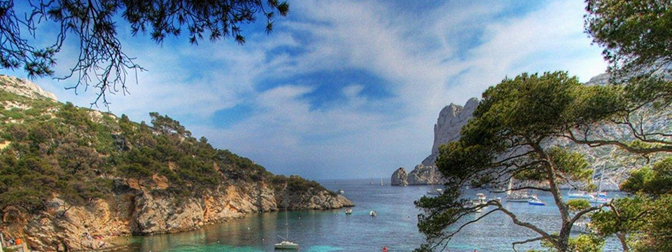 Vu du petit port de la calanque de Sormiou